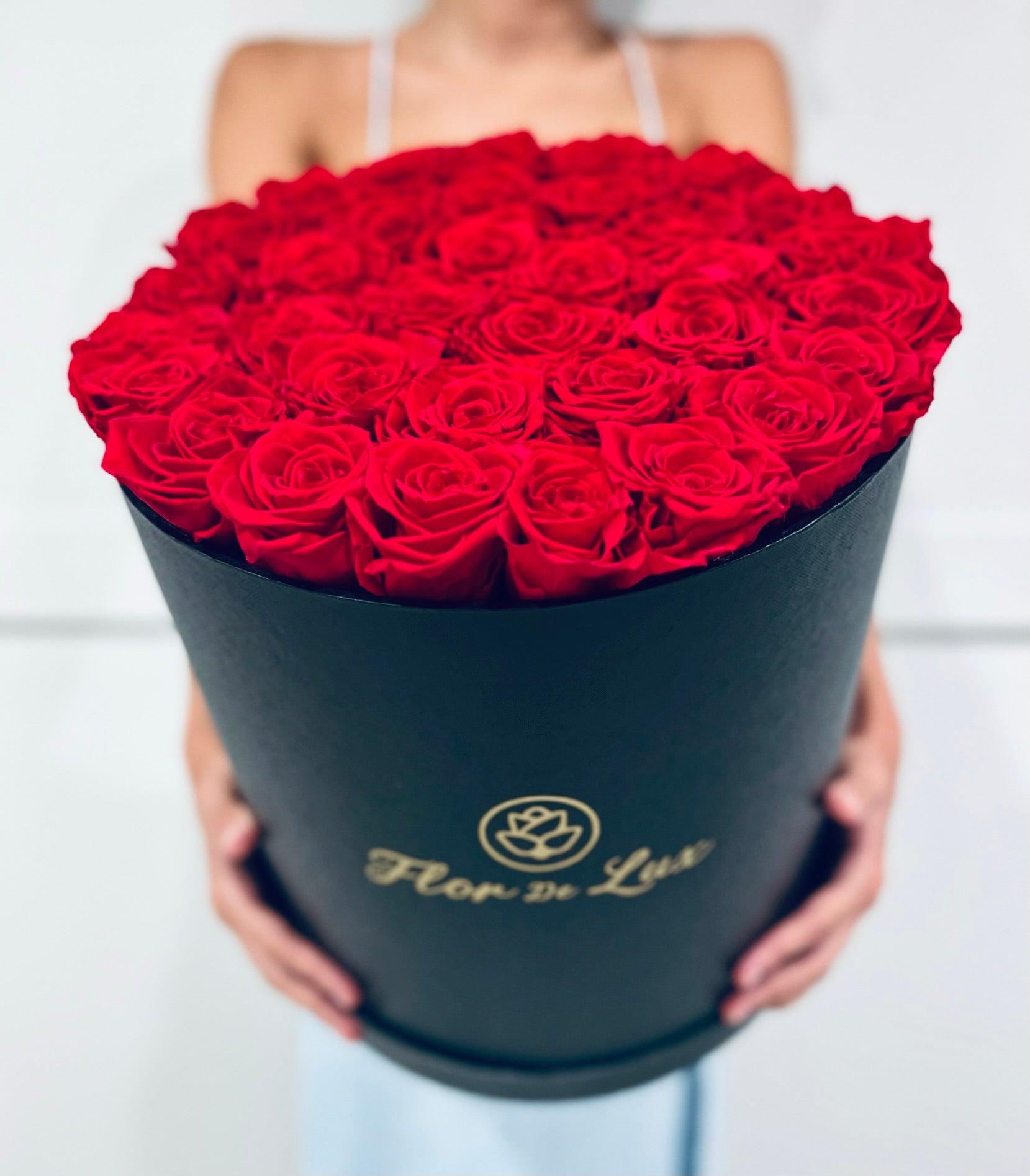 XL Black Round Box - Preserved Roses